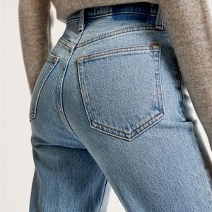 Abercrombie Ultra High Rise 90s Straight Jeans